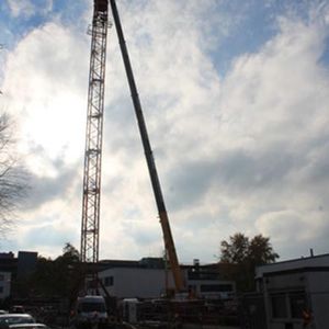 In the next step the big building crane was erected. An extra concrete foundation was necessary…