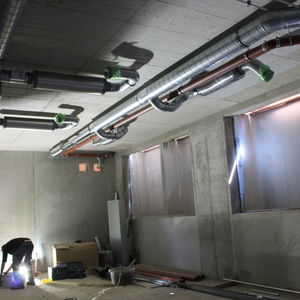 The interior fittings are proceeding: pipes and power supply lines are installed in the basement of the new building.