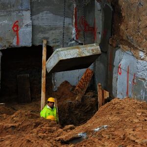 …. some construction workers have already reached the deepest level of the excavation. The base plate of the new building will lie significantly deeper than the one of the old fabrication hall…