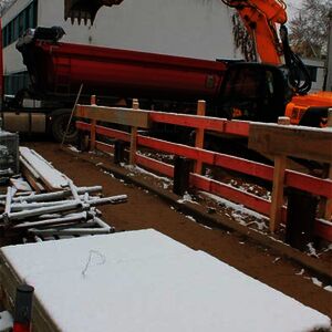 In the from 2nd to 3rd December it started to snow: nevertheless the construction works continued. While some parts of the excavation haven’t reached yet the final depth…