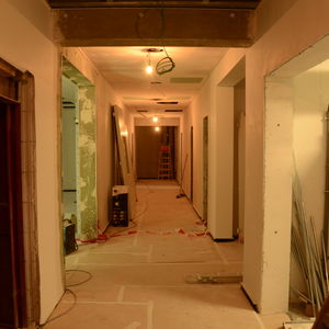 The hallway in the basement still looks a little bit “uncomfortable”…