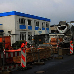 Major parts of the street „Schottener Weg“ are now used as storage for the building site…