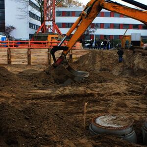 …Meanwhile the excavations works make headway. But still some more meters have to be excavated.