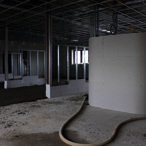 The screed is laid in the future office floor. Front row right the future cabin for printer and plotter, followed by a conference room…