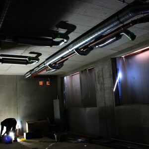 The interior fittings are proceeding: pipes and power supply lines are installed in the basement of the new building.